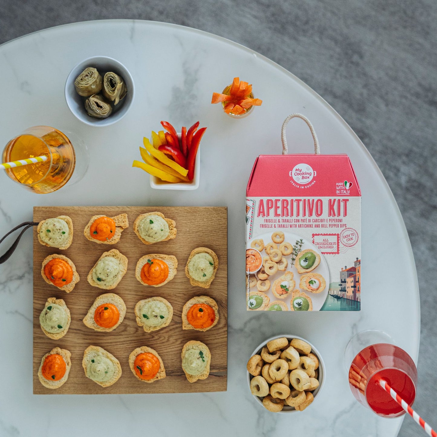 Aperitiv Set, Friselle & Taralli mit Artischocken- und Paprika-Dip
