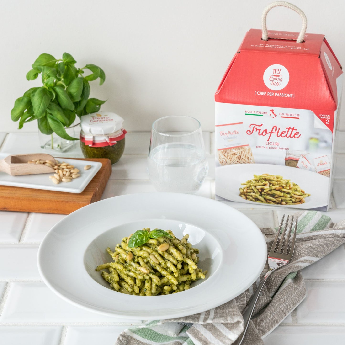 Trofiette Liguri mit Pesto Genovese und gerösteten Pinienkernen