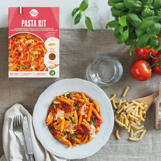 Gebackene Ziti mit vegetarischer Bolognese-Sauce